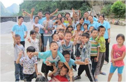 ��h������W(xu��)���������Єӡ��F�֧�̵��c�ǏV���ό����Rɽ�h��կ�l(xi��ng)¡��С�W(xu��)��7��18�գ�����?y��u)麢�ӂ��e�k��Ȥζ�\�ӕ�������������K������^�ӣ�����������Ŀ������ʮ�֟������\�ӕ���Ļ����֧����c���ӂ��_�ĺ�Ӱ��