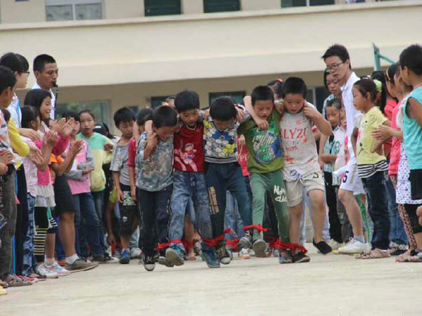 7��28�����V�|�̌W(xu��)Ժ��С�ٟ���ɽ�^(q��)���W(xu��)����֧���������С�W(xu��)�e�k���\�ӕ����mȻ���ز�δ�޽�����������꠆T��Ŭ���ͺ��ӂ���ƴ���£��\�ӕ��A�M�Y(ji��)�����D�麢�ӂ��ڱ�ِ�ЈF�Y(ji��)�f(xi��)��������������