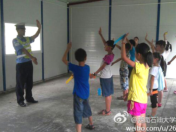 7��24��������ʯ�ʹ�W(xu��)У��(b��o)ӛ�߈F(tu��n)���Ű�֧��־Ը�(du��)�o���ӂ�����(l��i)��һ�ò�һ�ӵ��I(y��)�w�(y��n)�n�����а������t(y��)�����ώ����������ƌW(xu��)������ώ���N�I(y��)���(du��)�T��ϣ�������ӂ�?c��)ڸ���(g��)�I(y��)�ώ�ָ��(d��o)�����܌�(du��)δ��(l��i)���������Mϣ�����D�顰���������ڽ̌�(d��o)���ӂ���ָͨ�]�Ļ��A(ch��)�ք�(sh��)��