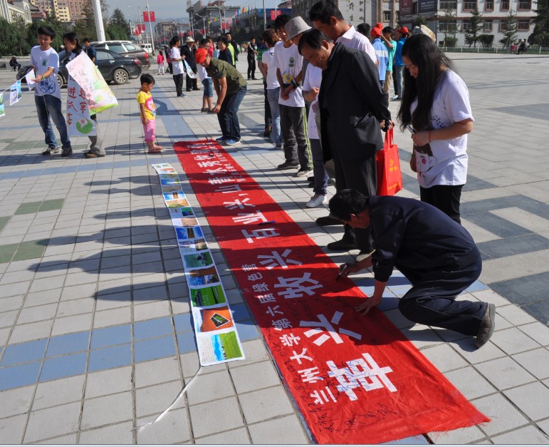 7��19�գ��m�ݴ�W(xu��)�����þGɫ�I(y��ng)����ף�������οh�����V��(ch��ng)���չ�_(k��i)���_(k��i)�I(y��ng)�xʽ���I(y��ng)�T��ͨ�^(gu��)�·f�����w����(b��o)�͈DƬ���ڏV��(ch��ng)�������������S��������P(gu��n)ע�c�v�����D�������ڗl�����������Լ��ĺ����͸��ԡ�