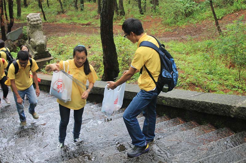 ��ǧ�{ɽ����ͽ����߻��(d��ng)�У��(du��)�T����ʰ���^(q��)�����������Ƶĭh(hu��n)��������