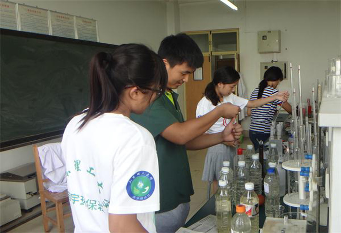 ꠆T���ڌ���Ҍ��ɼ��؁���ˮ���M�Ќ�����,������Ҫ����ˮ�ӵ�PH�������늌��ʡ������ȹ����ָ�˵ęz�y����(sh��)��(j��)�M��̎����