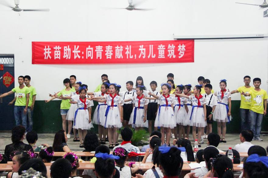 ־Ը�ߞ麢�ӂ��e�k�ˡ��������L(zh��ng)����(��i)����ˇ�R�ݣ�����С���т�ͬ�_(t��i)�����ք�(sh��)�衶�ж����ġ���