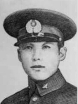 鐺��ģ�1916�꣭1937��8��17�գ����|�����(zh��n)������܊��5���մ��(du��)�w�ІT�� ����һ�ˡ���׃�����܊����У���ڮ��I(y��)��1937��8��17�������ٵ�����(du��)�Zը�Ϻ����Ĵ�·��܊�܊˾��r(sh��)�����ձ�܊�(du��)֮�����ړ������C(j��)��������鐺�����������딳ꇣ��┵(sh��)ʮ���ձ�ʿ������������鐺��Ĳ�������(d��ng)�����w�ІT����֘�����������܊��֮�������һ�w�ӏ��Ԛ�ѳ����������������һ����������Ӣ�ҡ�