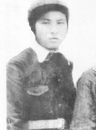 �������1920��10 �������F��ʡ���x�h����1938�꣬������c�M(j��n)��ͬ�W(xu��)���Ӱ��M(j��n)���Ї�������܊����W(xu��)�W(xu��)��(x��)�����I(y��)�󱻷ֵ�����2��У���l(w��i)�B��(d��ng)�ĕ������g��s�ؼ����Ї����a(ch��n)�h��1943��4��5 �����ձ��ۇ����x�����|�������ո���(j��)���M(j��n)�С���ʎ�����������е���������D(zhu��n)��;���⵽��܊�ķ�������������ħ������Ѻ;�У����v����������(f��)��ץס��(y��n)�̱ƹ���������(ji��n)ؑ����, �]����¶������������߳�ŭ����܊�������ؚ��ᚢ����