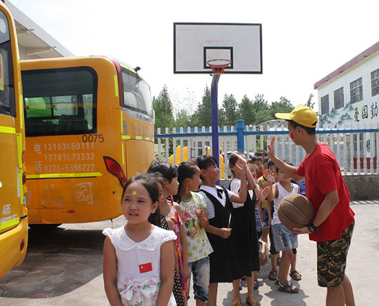 ���Ϲ��I(y��)��W(xu��)��(j��ng)��(j��)�Q(m��o)�׌W(xu��)Ժ����ϵ�P�h�������ж�������������`꠵�����ʡƽ�ɽ���P�hѦ���(zh��n)���Ӝϴ���ӢС�W(xu��)�_չ֧�̻�����e�k��ӢС�W(xu��)��һ��Ȥζ�\(y��n)�ӕ���׌�W(xu��)���w���W��ƥ�˾������D��־Ը�߽o�W(xu��)���ĄŃ�������