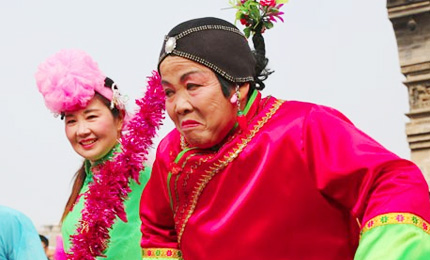 ���՝}�ϴ����һ���׻�Ӿ��ʼ������L茹�����������������Ť������2��16���������һ�@�죬�}�Ͽh�e�����S����ʵĽ��^�Ļ���������y(t��ng)���׶��˶�ʡ���ζ����������Ⱥ���[�´����g�gϲϲ�^������׌��(ji��)�՝}�Ǹ��ӽk����ʡ���Ԕ���� 