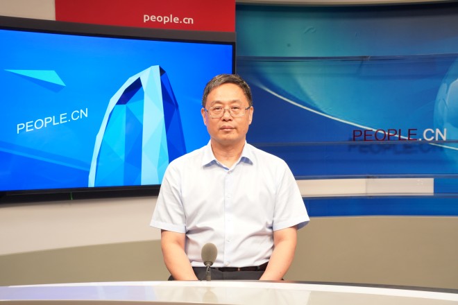 中國(guó)藝術(shù)研究院院長(zhǎng)、黨委副書記周慶富做客人民網(wǎng)。張力洋攝