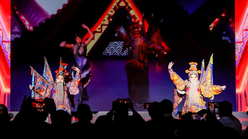 京劇演員與虛擬人“跨次元”合作《新定軍山》。主辦方供圖