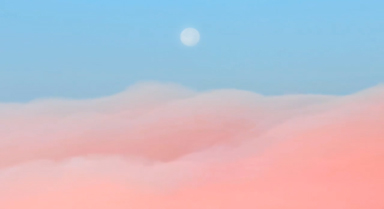 重慶:明月靜懸粉色云瀑之上 美若仙境