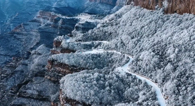 山西太行板山景區(qū)現(xiàn)雪凇景觀